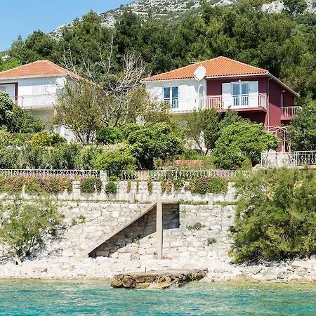 アパート Sestanovic オレビック