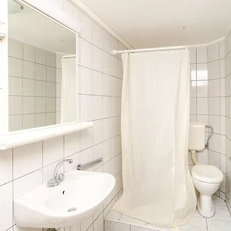 アパート Sestanovic オレビック