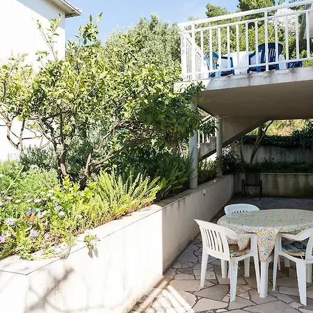 アパート Sestanovic